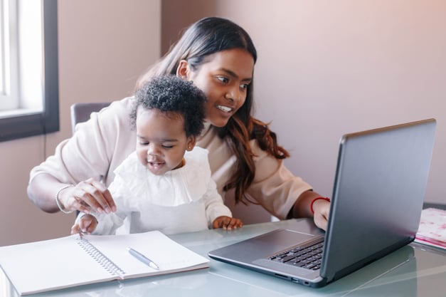 mother-child-laptop-desk